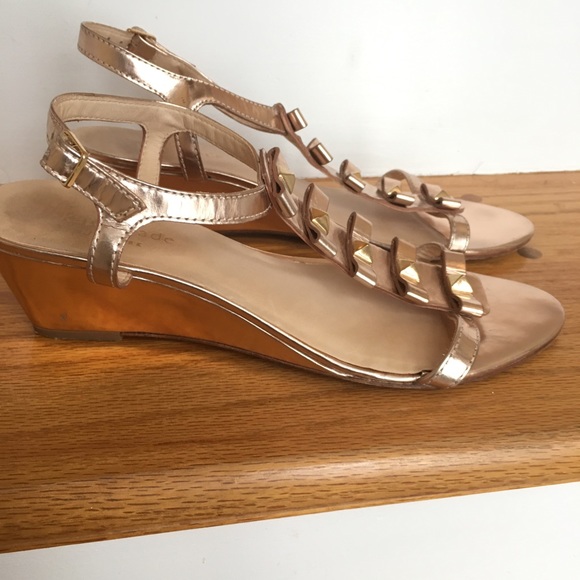 Kate Spade Rose Gold Studded Bow Wedge Sandals Size 8 - Picture 4 of 13